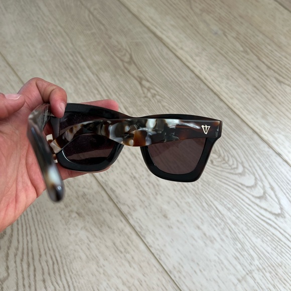 Valley Eyewear Tortoiseshell Sunglasses - Picture 3 of 4